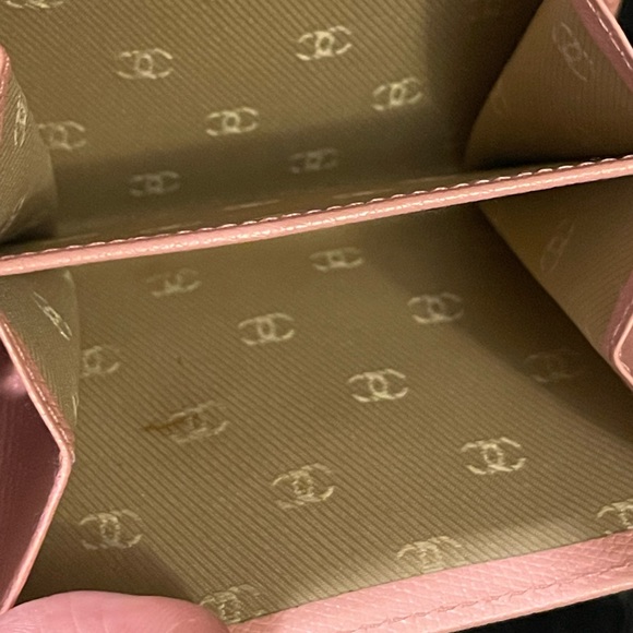 Authentic Pre-loved CHANEL Compact Double-Sided Wallet in Pink Leather - Picture 8 of 13